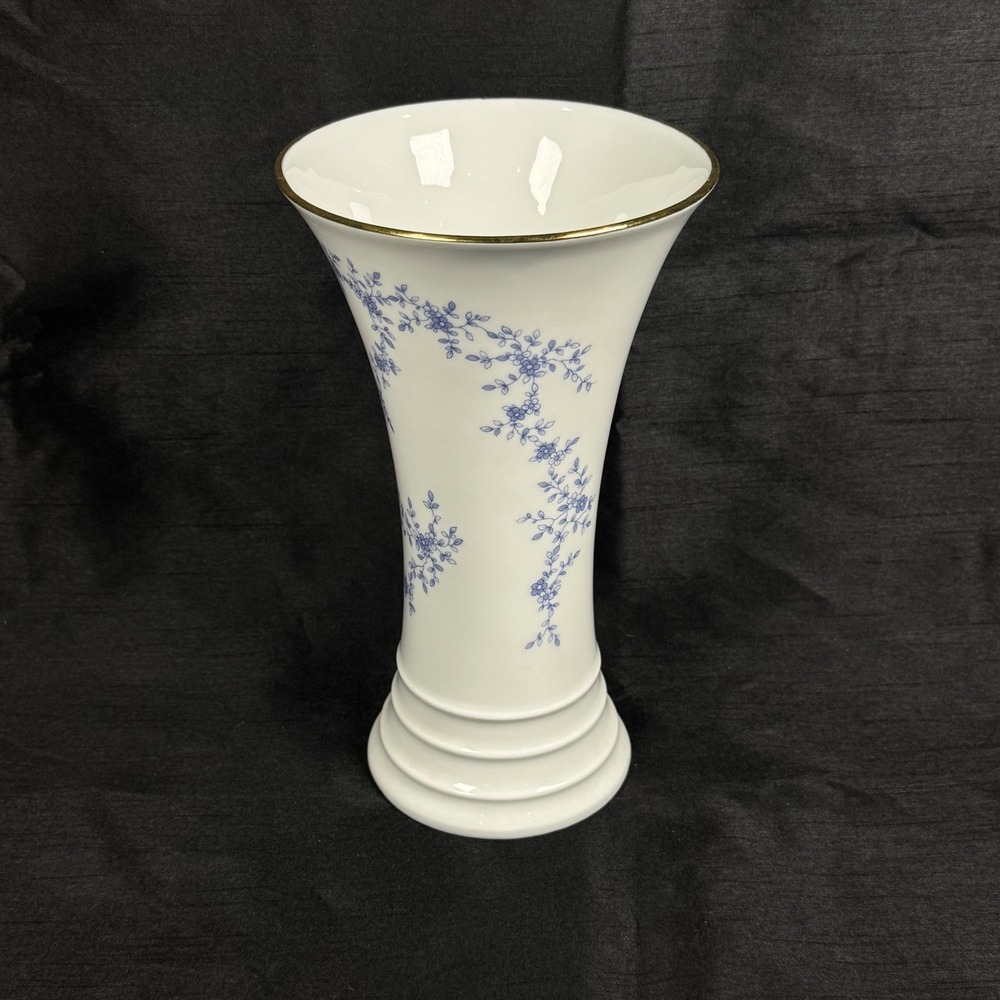 Wunsiedel R Bavaria Porcelaine Vase Blue Floral White Gold Trim Trumpet 10.25in